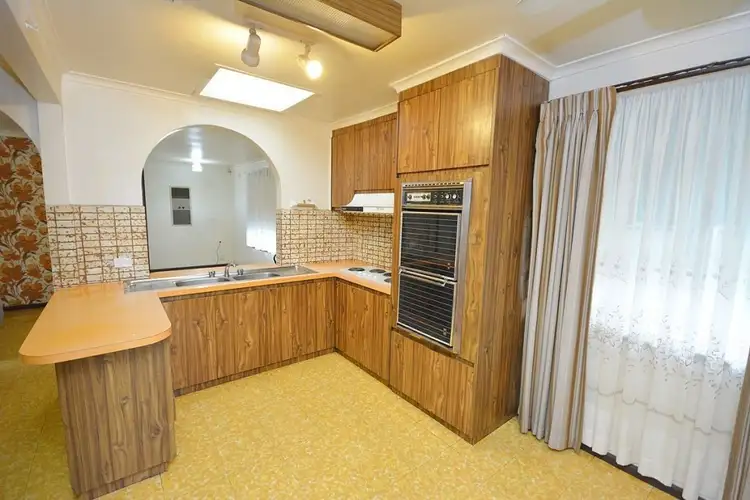 124 South Circular Road, Gladstone Park VIC 3043