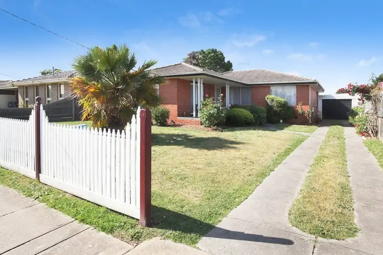 10 Aylesbury Crescent, Gladstone Park VIC 3043