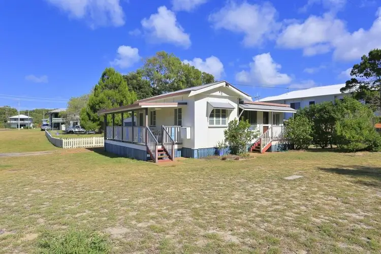 22 Esplanade, Woodgate QLD 4660