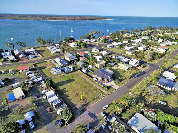 4 Howard St, Burrum Heads QLD 4659