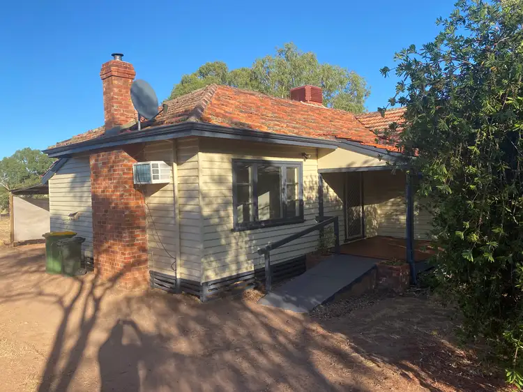 15 Thomson St, York WA 6302