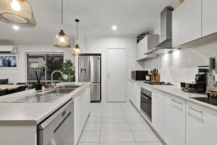 Fifth view of Homely house listing, 14 Warrego Circuit, Sandhurst VIC 3977