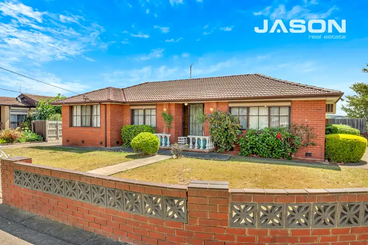 2 Oldfield Grove, Gladstone Park VIC 3043