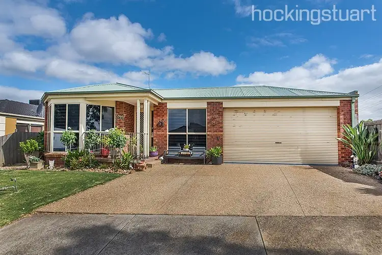 19 Greenbriar Way, Cranbourne West VIC 3977