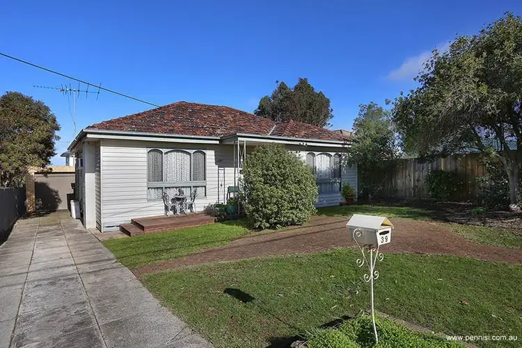39 Ramsay Street, Aberfeldie VIC 3040