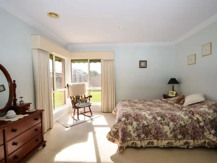 Sixth view of Homely house listing, 10 Sturt Court, Wangaratta VIC 3677