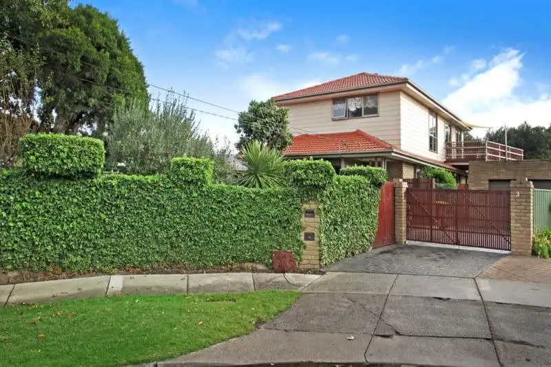 Main view of Homely house listing, 3 Fiona Court, Gladstone Park VIC 3043