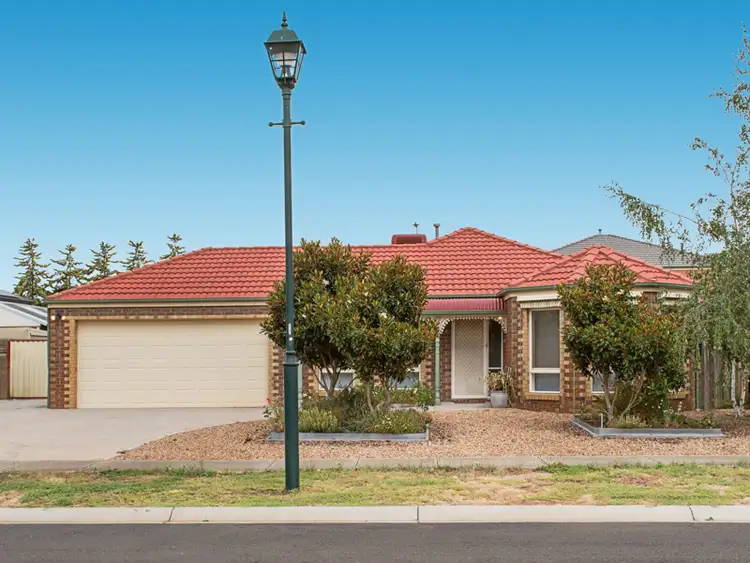 13 Brookfield Avenue, Brookfield VIC 3338