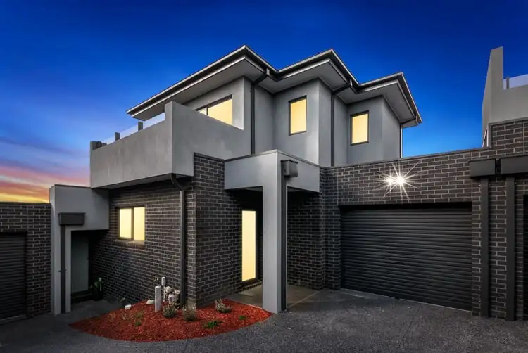 Main view of Homely townhouse listing, 2/90 Raglan Street, Preston VIC 3072