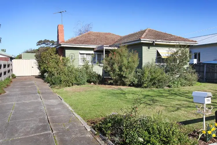 16 Dundalk Street, Sunshine VIC 3020