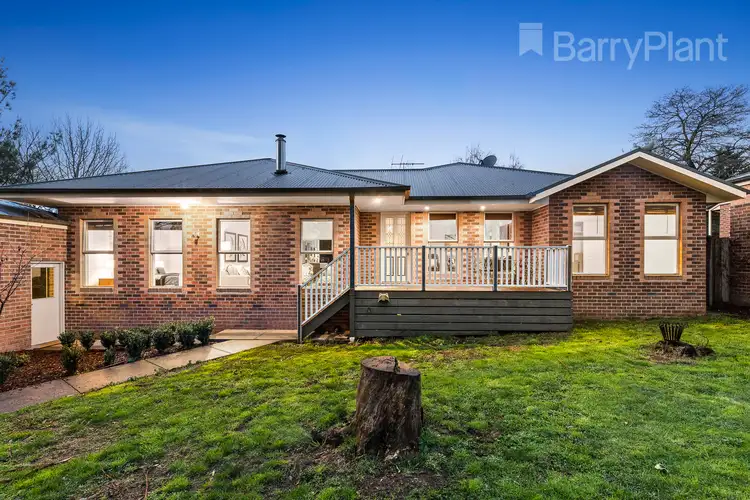 2/8 Bell Street, Seville VIC 3139