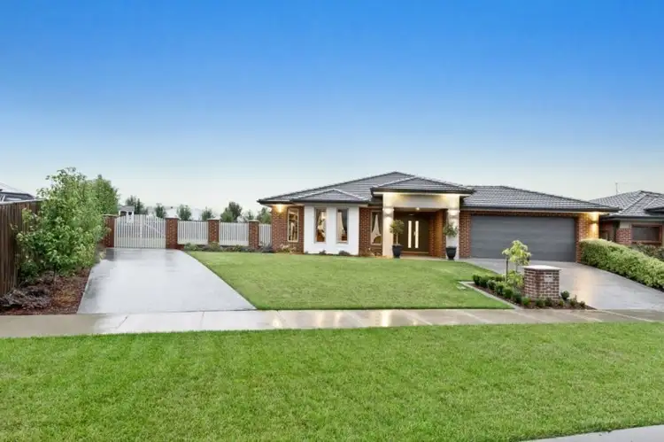8 Glinney Drive, Doreen VIC 3754