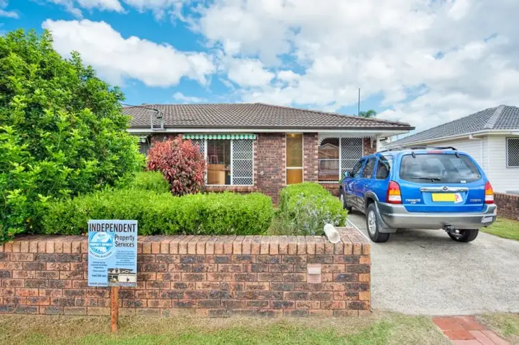 2/1 Boronia Avenue, Woy Woy NSW 2256