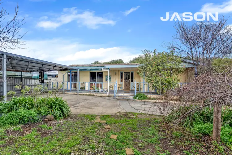 8 Yinnar Street, Dallas VIC 3047