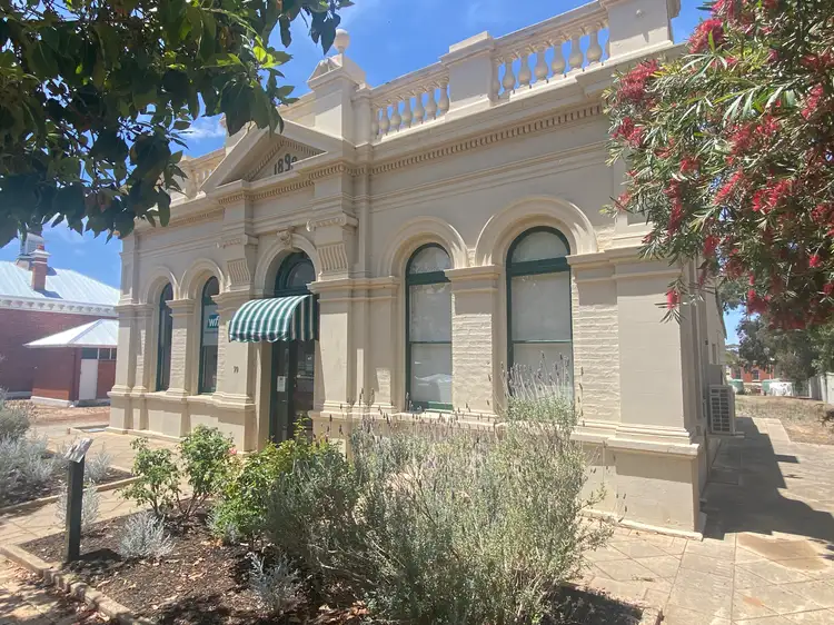 99 Vincent St, Beverley WA 6304