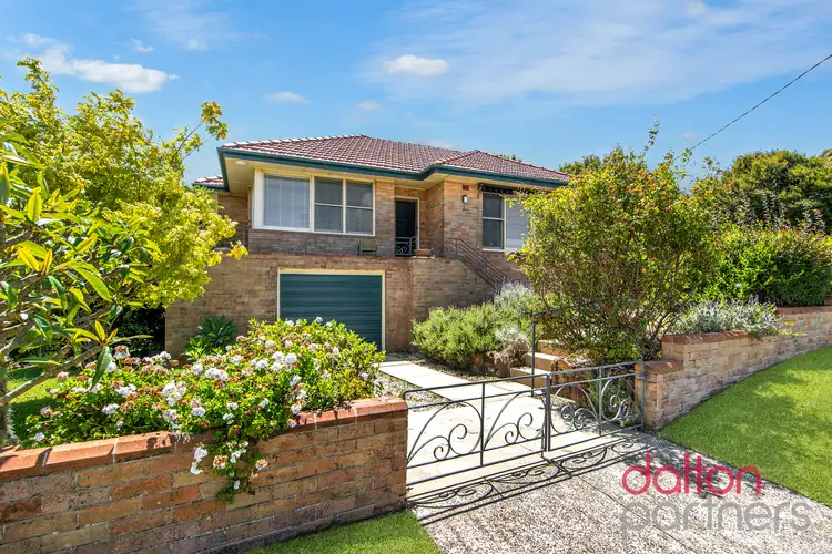 1 Valaud Crescent