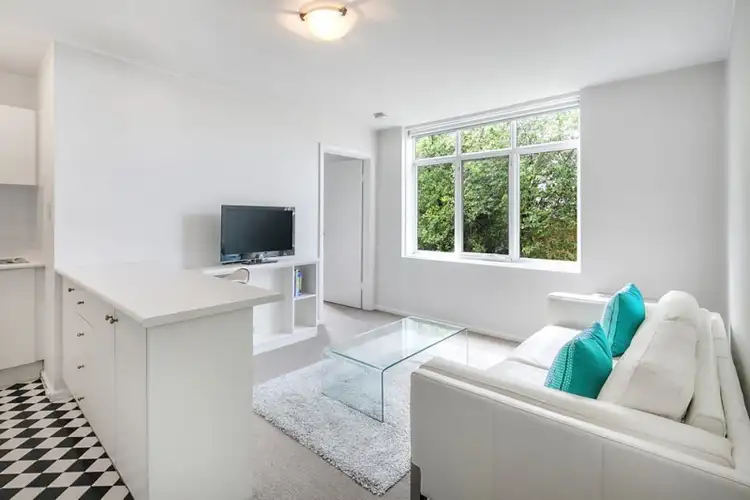 Main view of Homely unit listing, 4/32 Dwyer Street, Clifton Hill VIC 3068