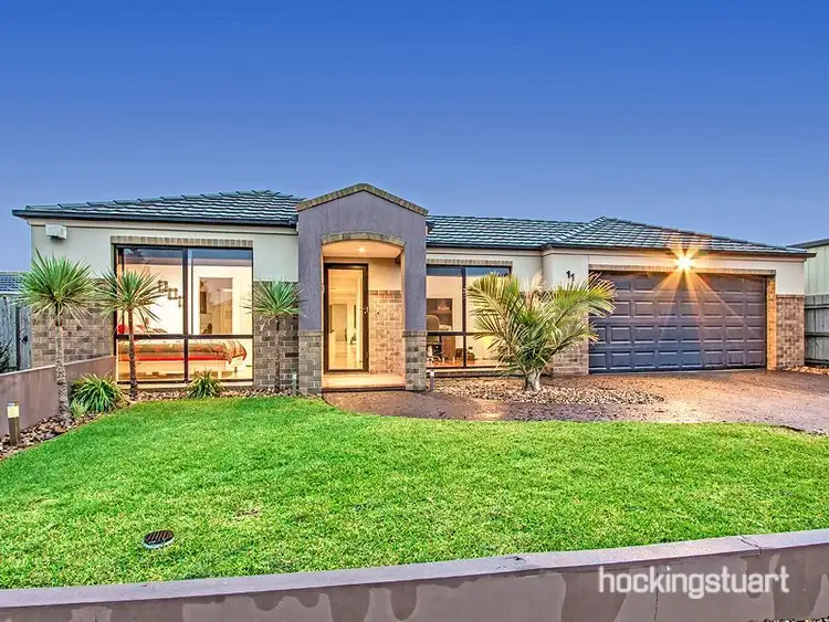 11 Johnston Way, Taylors Hill VIC 3037