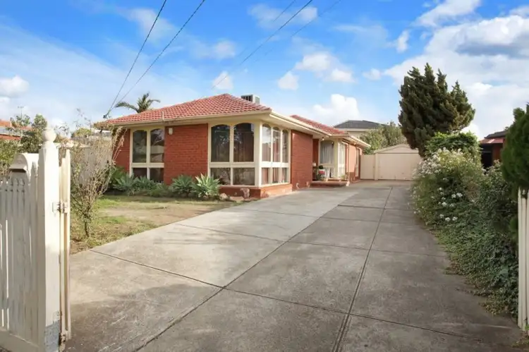 35 Barrington Crescent, Gladstone Park VIC 3043