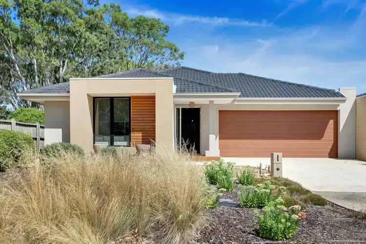 8 Nicholson Place, Sandhurst VIC 3977