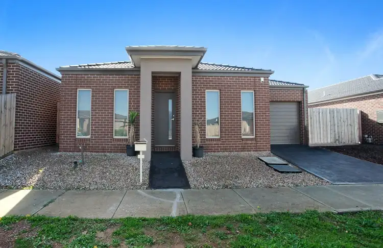 2/7 Burswood Circuit, Melton West VIC 3337