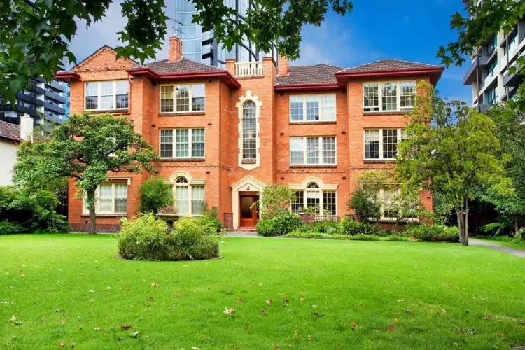 12/18 Queens Road, Melbourne VIC 3000
