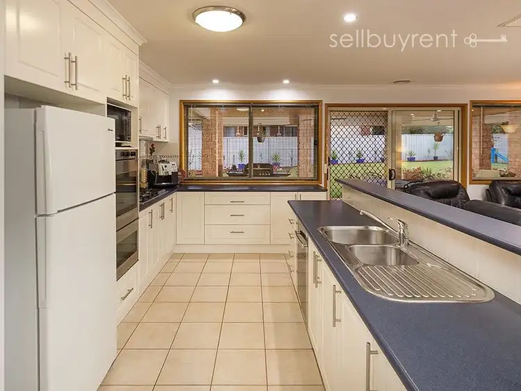 Second view of Homely house listing, 6 SHARP COURT, Wodonga VIC 3690
