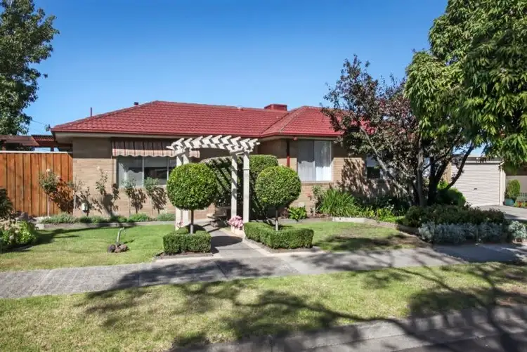 11 Townsend Avenue, Gladstone Park VIC 3043