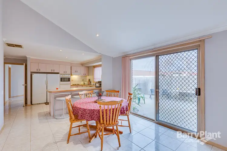 Fourth view of Homely house listing, 2 Penshurst Court, Hillside VIC 3037
