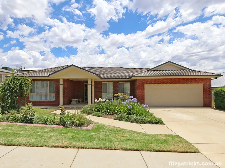 16 Brownlow Drive, Bourkelands NSW 2650