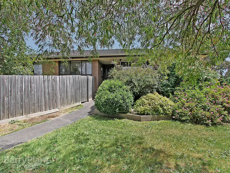 2 Maidstone Place, Ferntree Gully VIC 3156