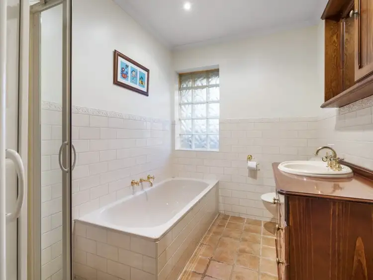 Fifth view of Homely house listing, 305 Elizabeth Drive, Sunbury VIC 3429