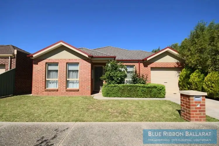12 Elstead Way, Lake Gardens VIC 3355