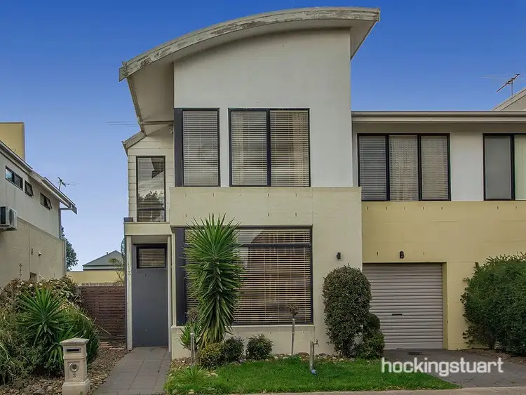 3 Lauffre Walk, Caroline Springs VIC 3023