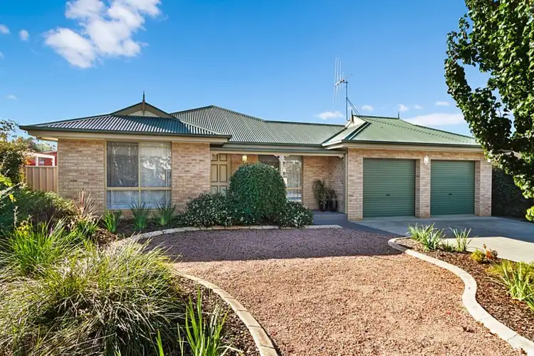 10 Peace Street, Kangaroo Flat VIC 3555