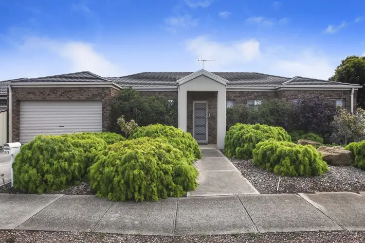 2/6 Woodland Rise, Melton West VIC 3337