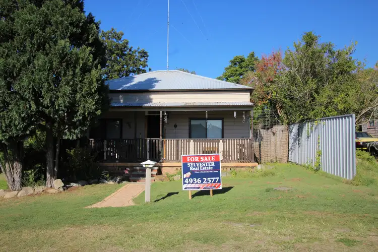 10 Maitland Street, Abermain NSW 2326