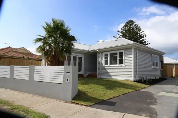 1/2 Bracken Grove, Altona VIC 3018