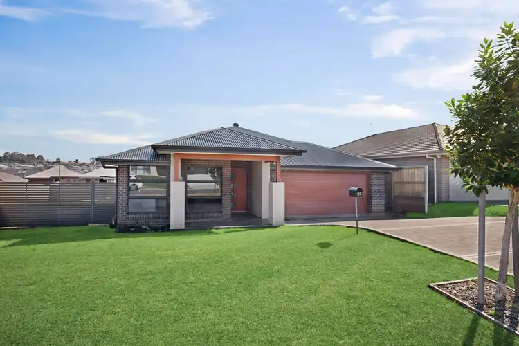 27 Sandpiper Circ, Aberglasslyn NSW 2320