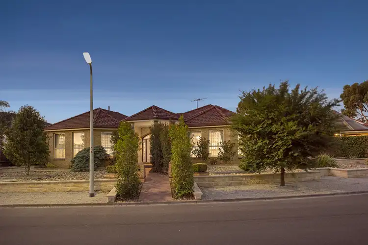 2 Lakes Drive, Taylors Lakes VIC 3038
