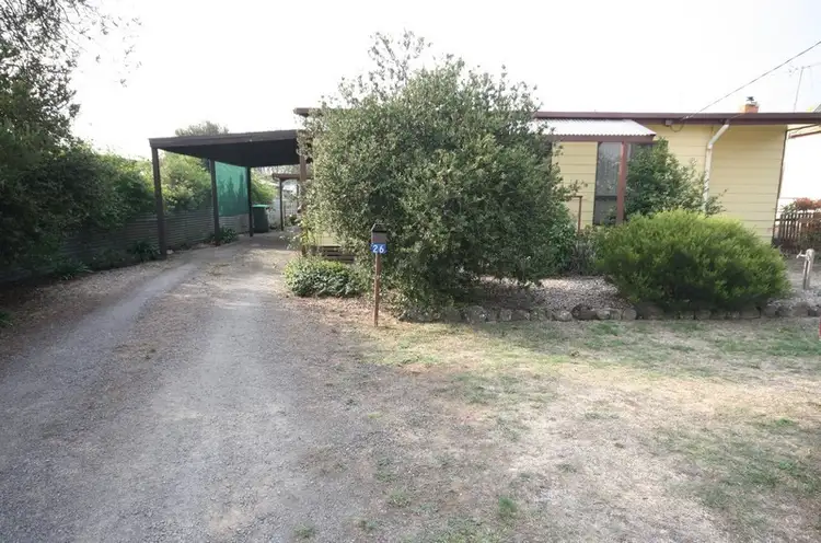 26 Warburton Street, Beaufort VIC 3373