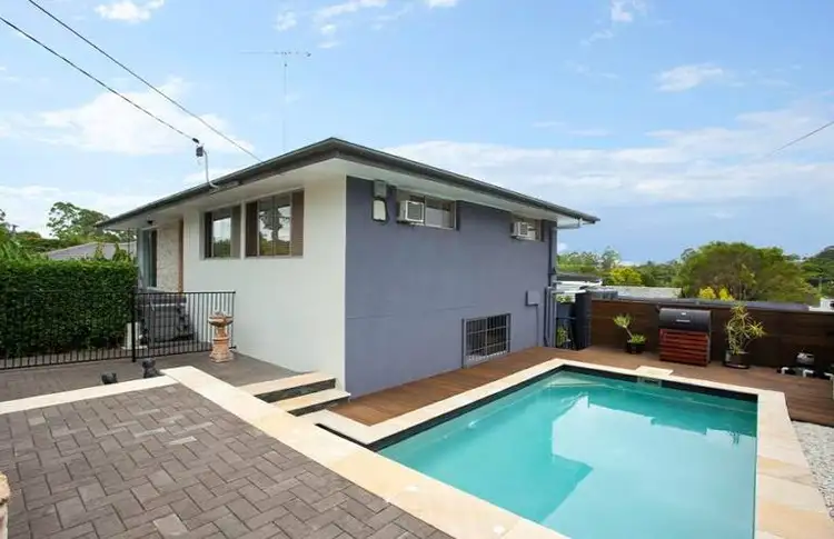 8 Peterglen St, Wishart QLD 4122