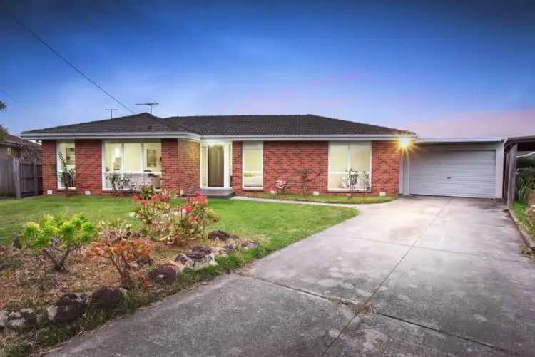11 Leura Court, Gladstone Park VIC 3043