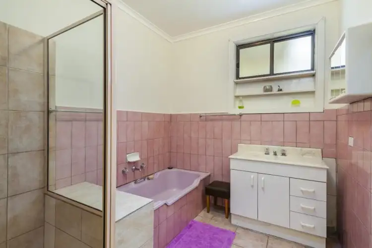 Fifth view of Homely house listing, 4 Menzies Close, Kyneton VIC 3444