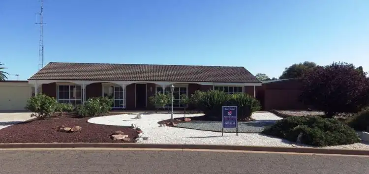 6 RAYMOND AVENUE, Whyalla Stuart SA 5608