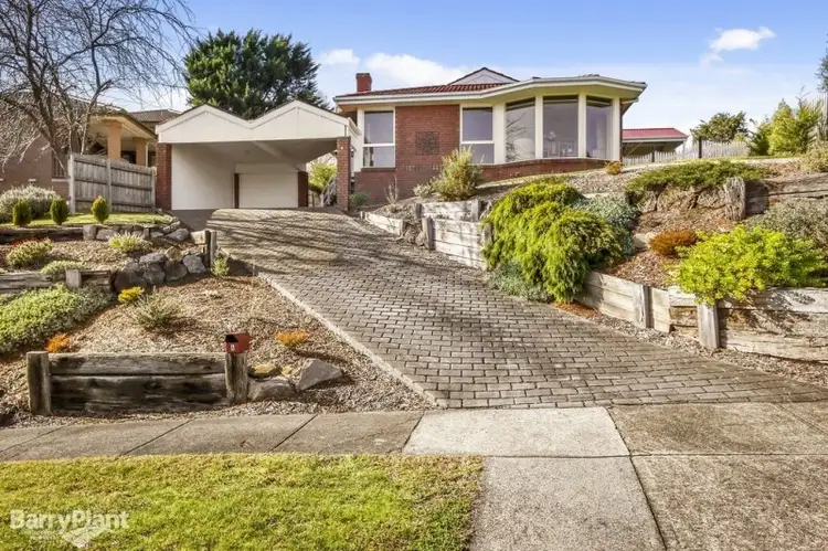 4 Deepdale Grove, Mooroolbark VIC 3138