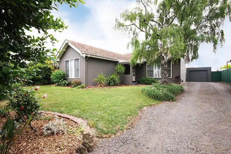 14 Orama Avenue, Wendouree VIC 3355