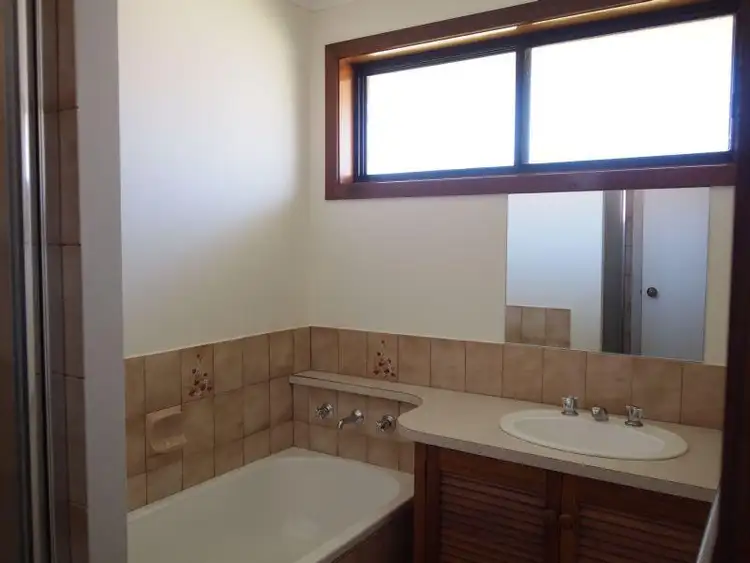 Fifth view of Homely house listing, 4 Karee Court, Bairnsdale VIC 3875