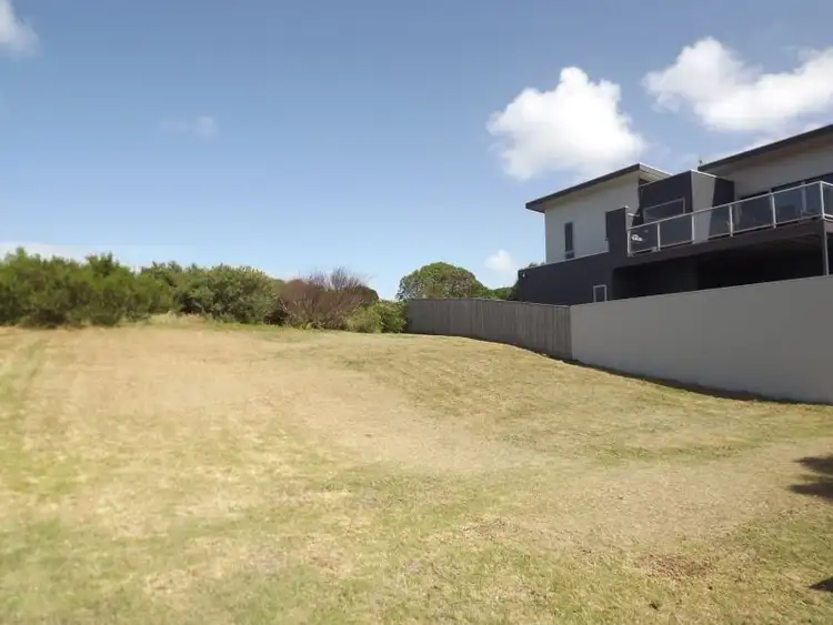 18 BLUE WATER CIRCLE, Cape Paterson VIC 3995