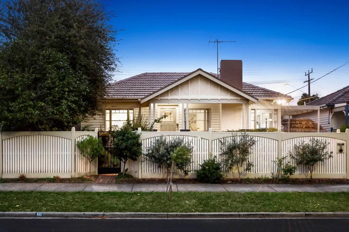 Main view of Homely house listing, 16 Dunvegan Crescent, Macleod VIC 3085